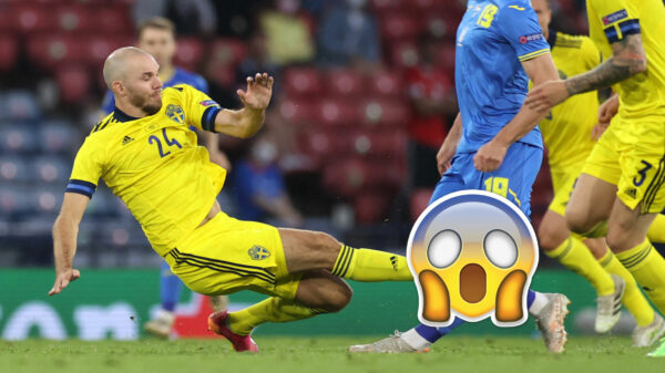 De bikkelharde tackle van Marcus Danielson tijdens Zweden - Oekraïne