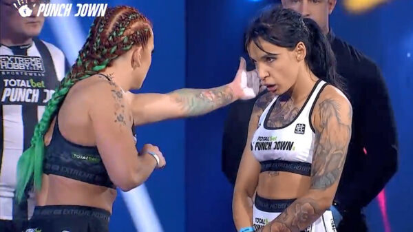 Pittige Poolse tantes nemen geen gas terug tijdens slapping contest