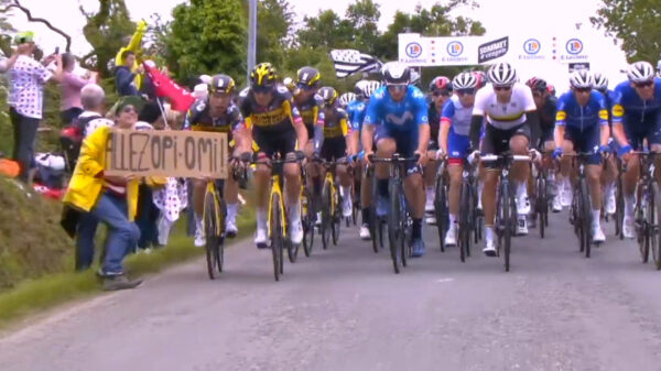 Opi-omi-mevrouw die de halve Tour de France omver kegelde gearresteerd
