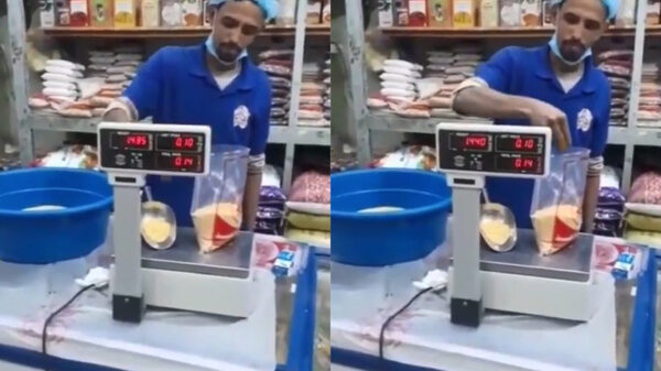 Werknemer van de maand snapt weegschaal niet helemaal