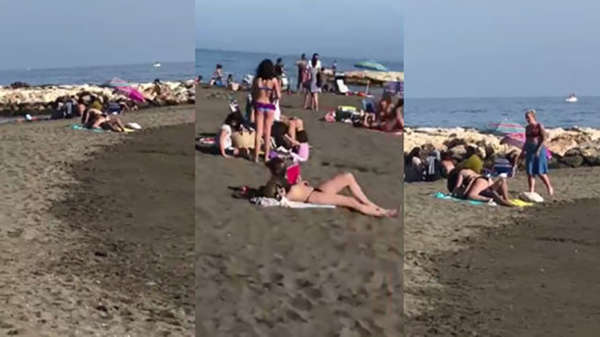 Hartstochtelijk stelletje kan zich niet inhouden op strand in Malaga