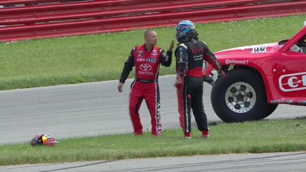Stadium Super Trucks-coureurs gaan elkaar in heerlijke Peppi en Kokki-stijl te lijf