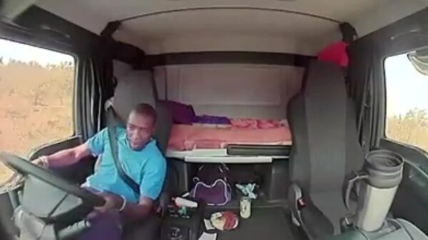 Zuid-Afrikaanse vrachtwagenchauffeur kan nog net aan een kaping ontsnappen