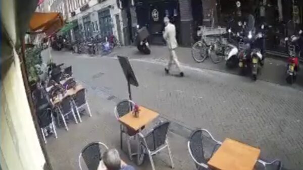Update aanslag Peter R. de Vries: bewakingsbeelden uitgelekt, waarom hij niet werd beveiligd en reactie Koningshuis