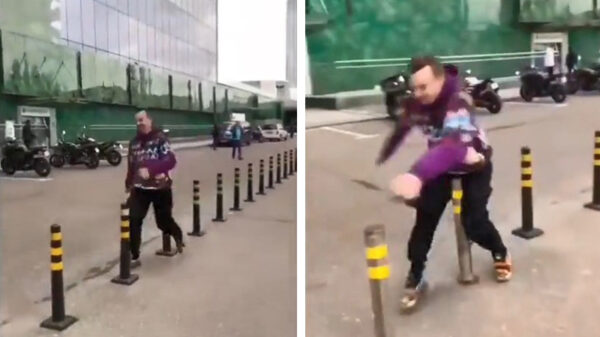 Chriet Kietulaer heeft een praktische manier om zijn zaakje te krabben