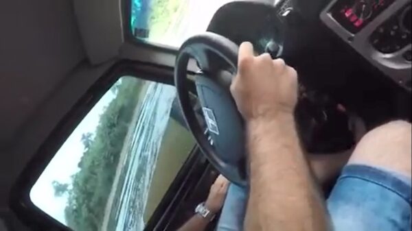 Gast gaat een stukje off-road met zijn iets te luidruchtige vriendin