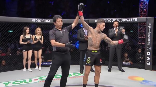 Nieky Holzken sloopt tegenstander tijdens debuut ONE Championship