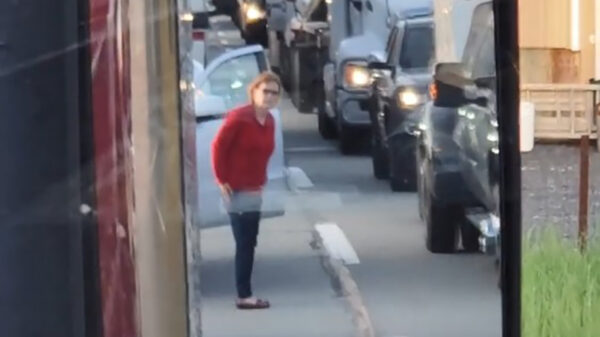 Stappenteller van ijverige vrouw in de file is nog niet tevreden