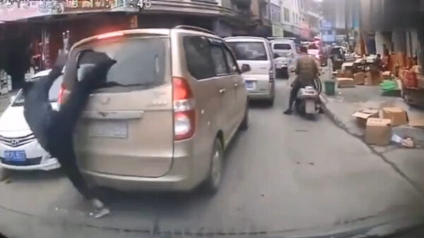 In China kan je beter geen ruzie krijgen met de plaatselijke sloopbedrijf