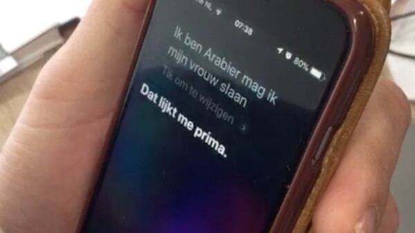 Siri doet het gewoon weer: "Ik ben Arabier, mag ik mijn vrouw slaan?"
