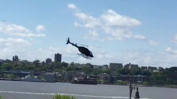 Amerikaanse helikopterpiloot ongedeerd na harde crash in Hudsonrivier