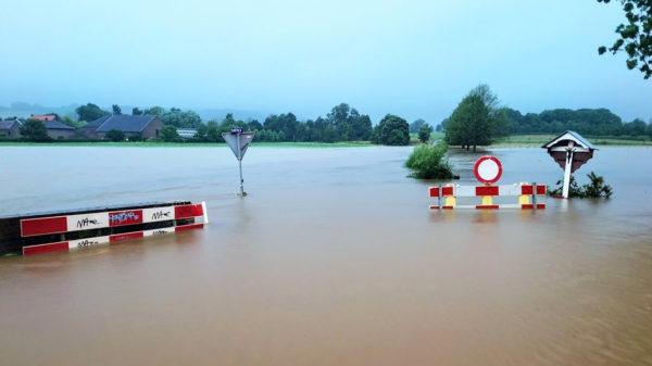 Video: samenvatting bizar noodweer in Limburg, ook Duitsland half ondergelopen