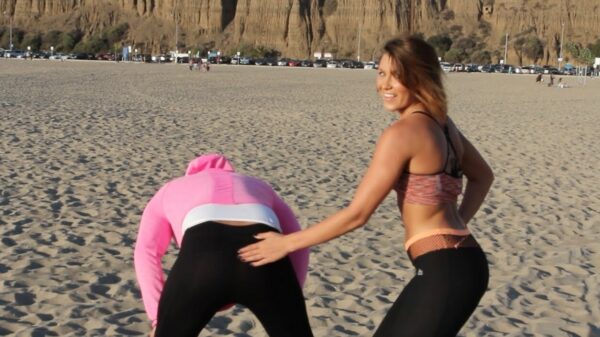 Uit de oude doos: tijd voor wat flauwe humor met de yogabroek-prank