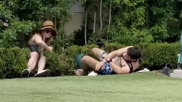 Stelletje in Las Vegas volledig van de kaart, wordt afgevoerd door de beveiliging