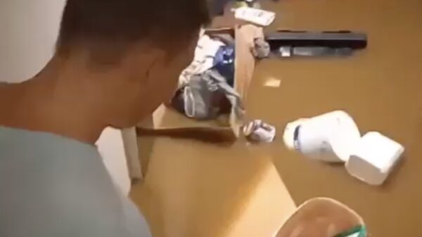 Belg vindt toch nog een klein lichtpuntje in zijn compleet ondergelopen kelder