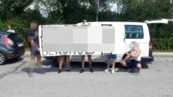 Smakeloos spandoek voor Steven Berghuis door Feyenoord-'supporters'