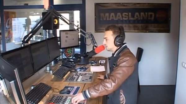 DJ Maasland Radio neemt tijdens live-uitzending ontslag als een baas