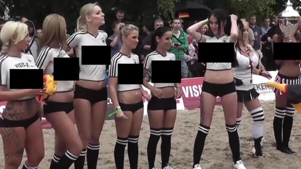 Topless strandvoetbal mag van ons een Olympische sport worden