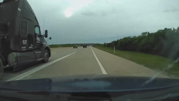 18-jarige snapt invoegen niet en maakt stevige klapper op de snelweg