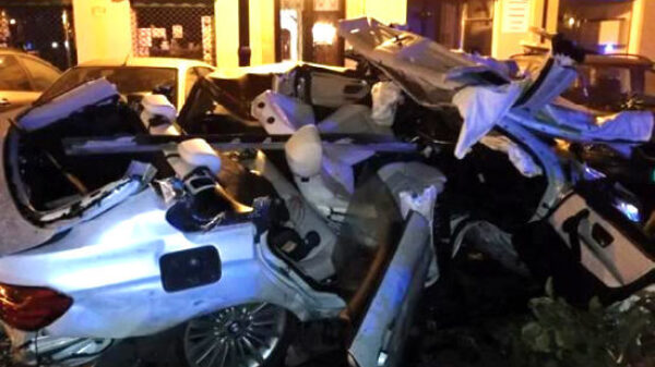 BMW-rijder jaagt 180 in de bebouwde kom en rijdt zijn auto volledig in de poeier