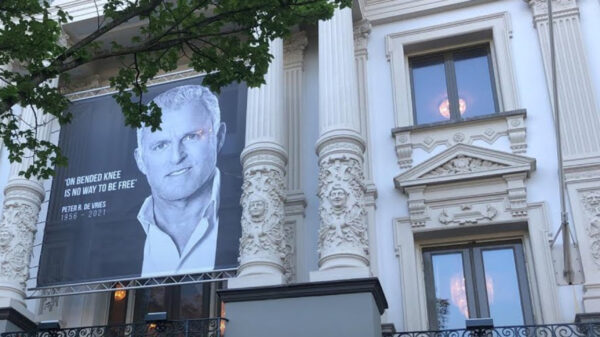 Terugkijken: honderden mensen namen vandaag in Amsterdam afscheid van Peter R. de Vries