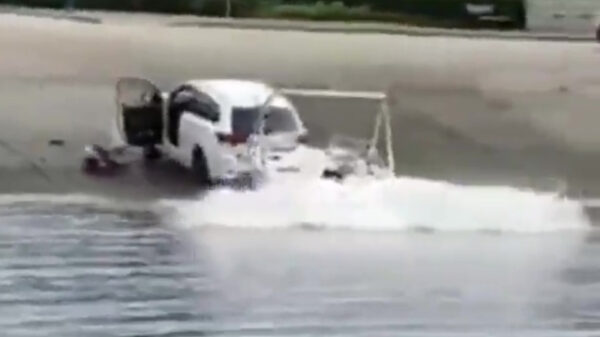 Bootje te water laten gaat beter als je de handrem niet vergeet