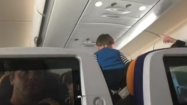 Koter uit de hel gaat full retard tijdens 8 uur durende vlucht