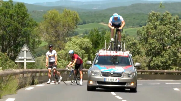 Rémi Gaillard is terug om weer een hoop mensen over de zeik te krijgen