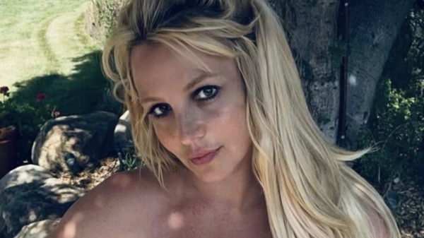 Britney Spears gooit zichzelf 'topless' op Instagram: #freebritney!