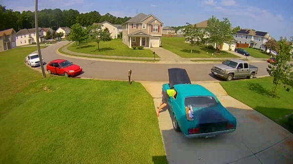 Tip du jour: gebruik altijd je handrem als je je auto parkeert