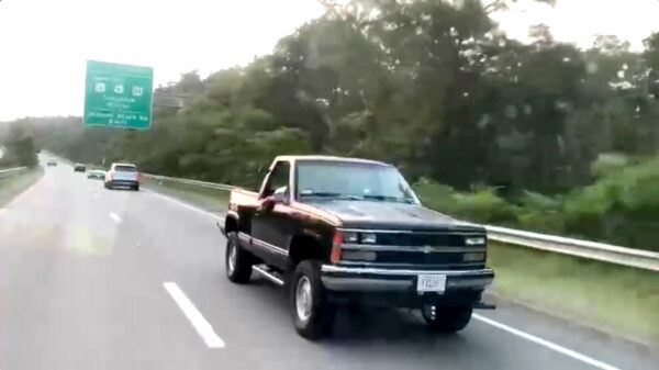 Je moet sowieso twee keer kijken als je deze pickup voorbij ziet tuffen