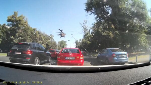 Amerikaanse Black Hawk helikopter maakt een noodlanding in Boekarest