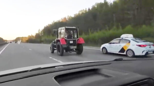 Russische boer gaat wel héél erg lekker op de trekker
