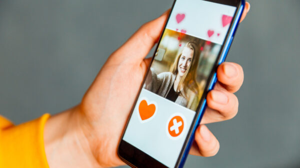 Een heerlijke lading Tindergekkies die geen enkele vorm van schaamte kennen