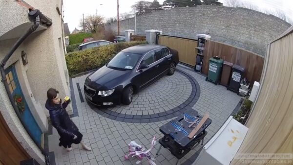 Eureka: dankzij deze draaischijf hoef je nooit meer achteruit van je oprit af!