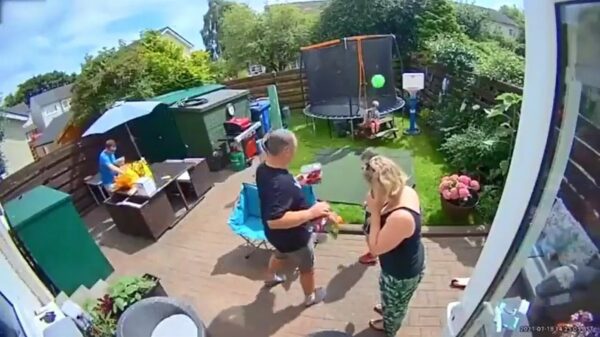 Vader maakt trickshot van het jaar, maar NIEMAND ZAG HET!