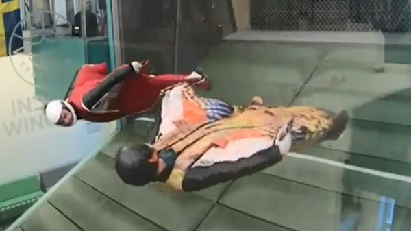 Dankzij de indoor wingsuit tunnel hoef je jezelf niet te pletter te vliegen