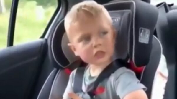 Kleine baas klaagt als een echte volwassen vent