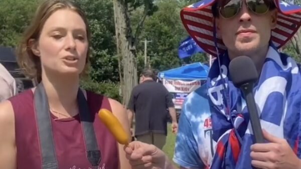 Anti-vaxxer trollen met een corn dog