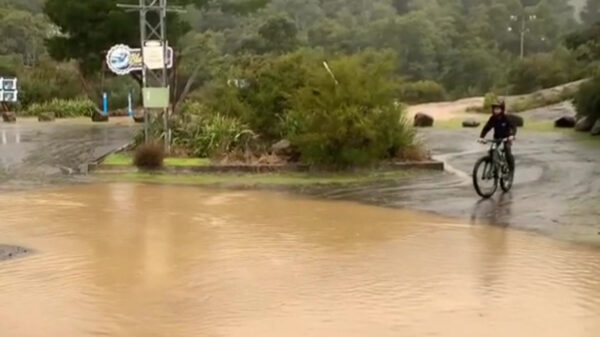Het grote nadeel van al wheeliënd een plas oversteken