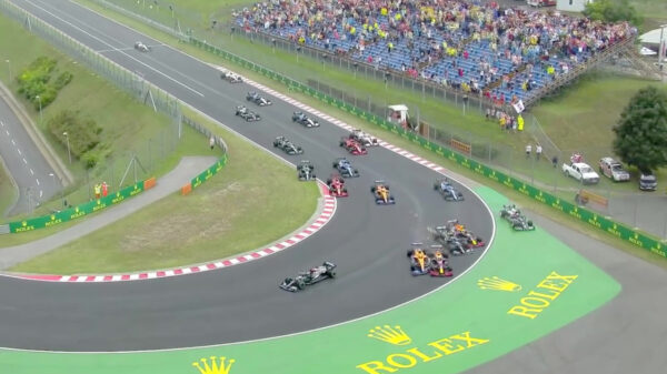 ICYMI: Verstappen wéér door Mercedes van baan gekegeld in compleet geschifte GP van Hongarije