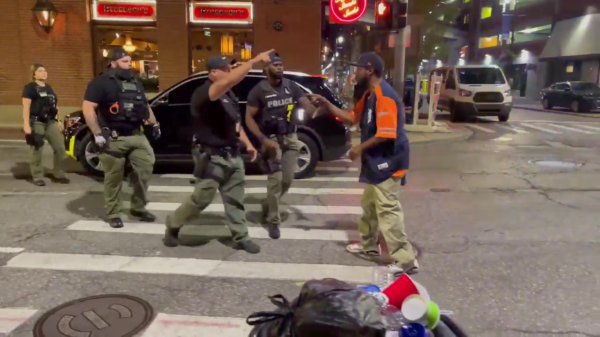 De politie in Detroit deelde afgelopen weekend gratis hersenschuddingen uit