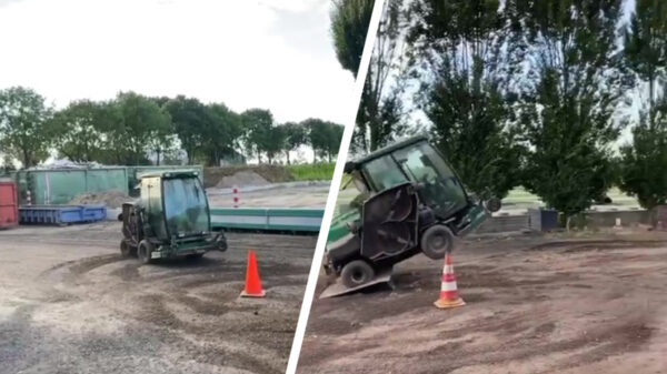 Gaat fout: met glans over de schans in een grasmaaier