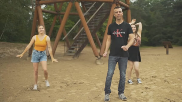 De muzikale monsterhit van de week: Renaldo Put ft. Greenlegend - Links of Rechts