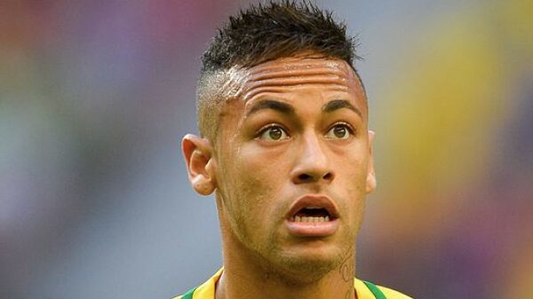 Neymar geniet maximaal van zijn vakantie op Ibiza en komt 869 kilo aan