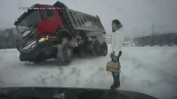 Vrachtwagenchauffeur zwaar onder de indruk van overstekende Russin
