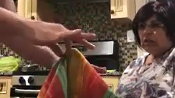 Licht ontvlambare moeder houdt niet zo van flauwe grapjes