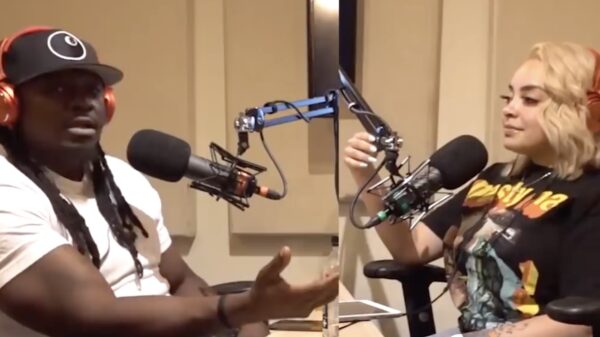 Snuggere komt er tijdens podcast achter dat hij al jarenlang verkeerd poept