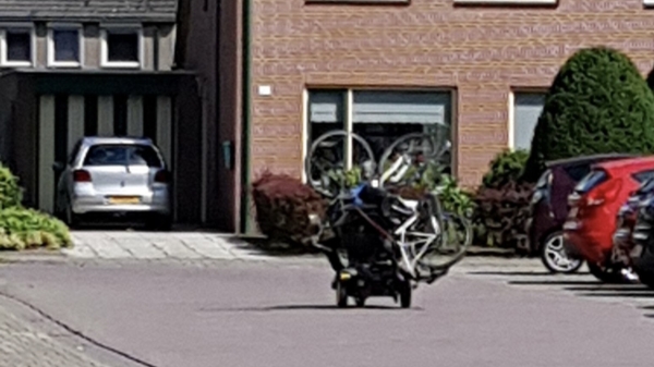 Busted: straalbezopen fietsendief in scootmobiel jat heel Zutphen leeg
