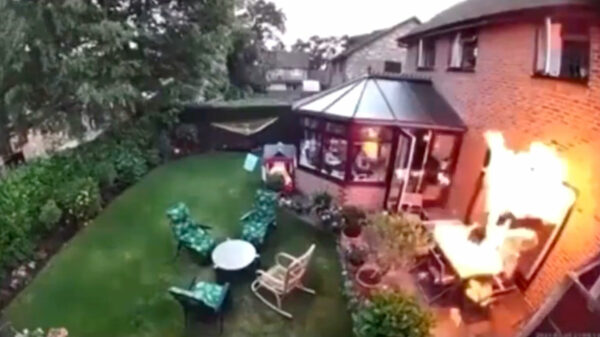 Levensgevaarlijk windlicht pleegt aanslag op man die van de buitenlucht geniet